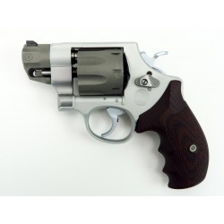Smith & Wesson 327 .357...
