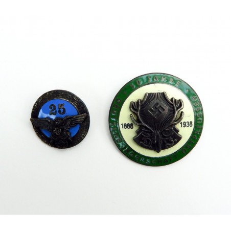 Nazi Hunting Club Pin & Veterans Pin (MM1030)