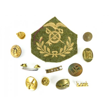 Lot of U.S. Army Cloth and Metal Insignias (MM996)