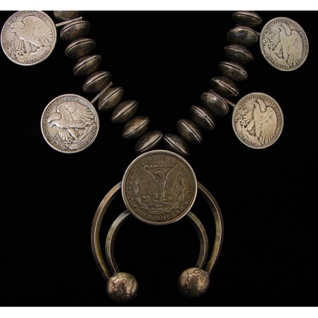 Old Pawn Indian necklace made from Standing Liberty Half Dollars and Mercury Dimes. Latest Half Dollar dated 1945. Necklace fini (CUR275)