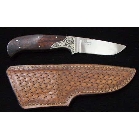 D Alton Holder Hunter. Another fantastic knife from D Holder! This beautifully and deeply engraved knife is a functional work of (K1004)