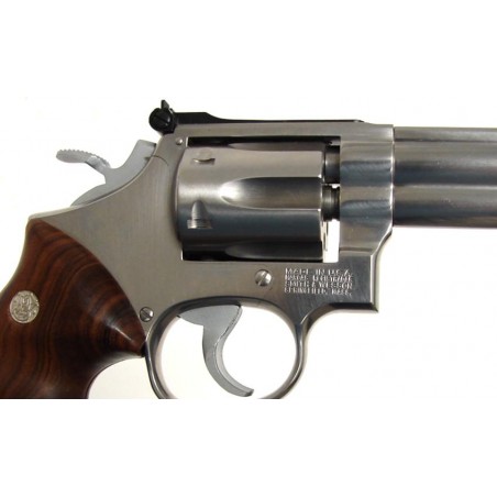 Smith & Wesson 617-1 .22 LR caliber revolver. 1980s vintage 6 heavy barrel target model. Excellent condition with box. (pr7903)