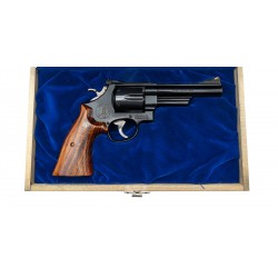 Smith & Wesson 544 TIA...